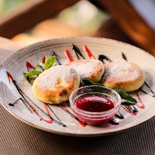 Сирники з ягідним соусом (250г)