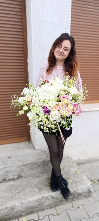 Buchet flori alb-crem