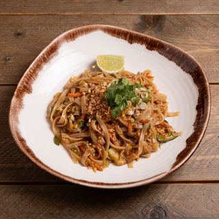 Pad Thai De Pollo, Ternera Y Langostinos