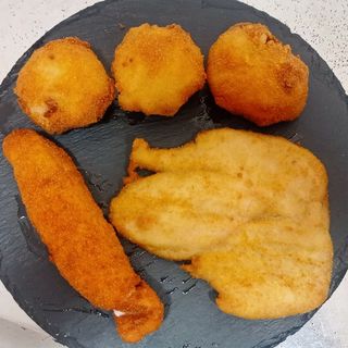 Pechuga De Pollo Con Jamón, Queso Y Pimientos Morrones