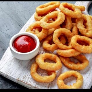 Anelli di cipolla con salsa 6 pezzi