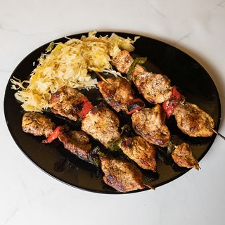 Ražnjići s prilogom