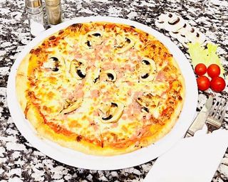 2. Pizza  Prosciutto Funghi