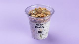 Chia pudding with fruit and granola - 394 Kcal