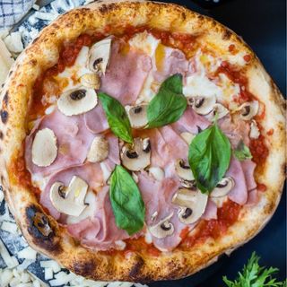 Pizza  Prosciutto  e Funghi