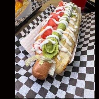 Hot dog completo chileno