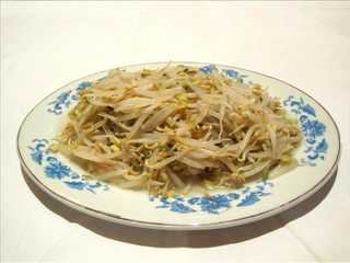 77. Салата от соеви кълнове