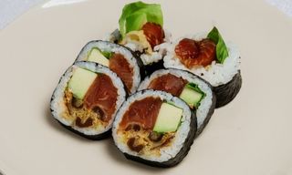 Futomaki łosoś karakuchi - 6 szt-