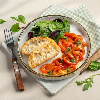 Мариновані перці з соусом песто