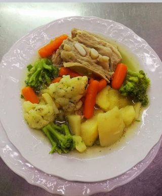 Teletina lešo sa prilogom