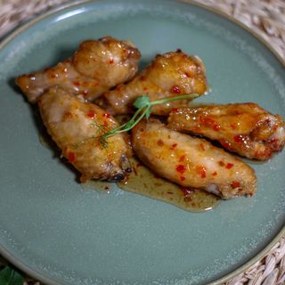 Chicken wings in sweet-spicy sauce