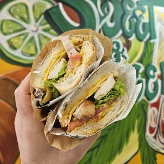 Сандвич с пилешко филе (350г)