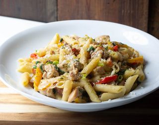 Penne Sauce Crémeuse Aux Poulet Épinard Et Noix