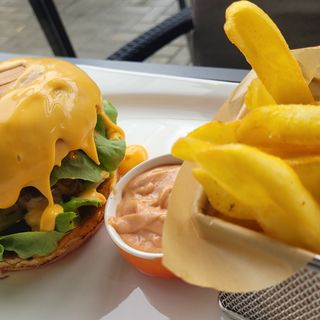 CHEDDAR BURGER