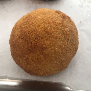 Arancino al pistacchio e speck fritto 