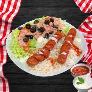 Plato Salchichas Con Ensalada