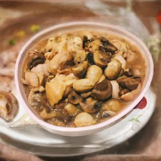 77.Pollo Con Champiñones