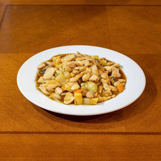 55. Frango Estufado com Amêndoas