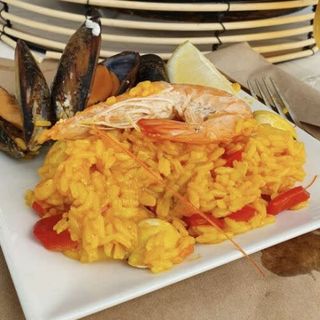 Paella De Mariscos ( Mínimo 2 personas )
