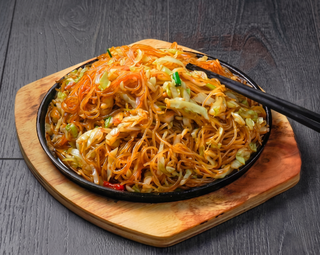 Обжаренная капуста с фунчозой (500г)