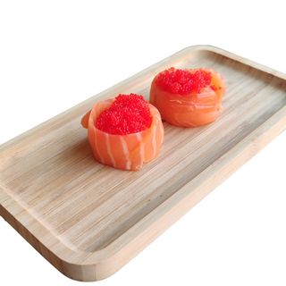 72A. Gunkan de Salmòn Con Tobiko