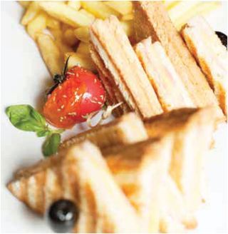 Tost sendvič sa puterom i presovanom šunkom uz sir 280 gr