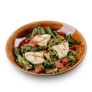 Салат сиром халумі 