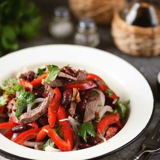 Теплий з телятиною та овочами гриль (250г)