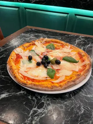 Pizza Margherita di Buffalo