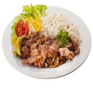 Plato doner kebab con arroz