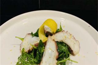 L4. Insalata di polpo con rucola