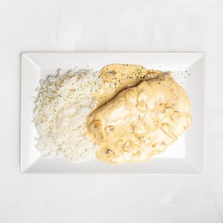 Piletina u umaku od gljiva, riža
