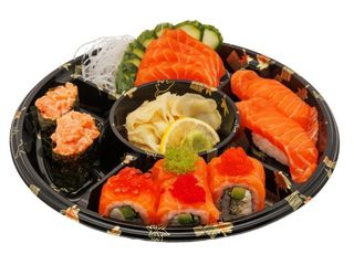 Суші сет з лососем