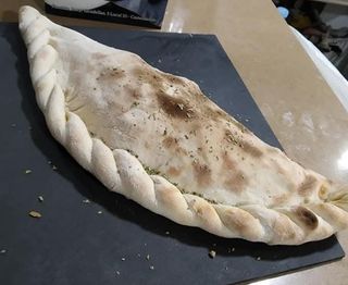 Calzone De Jamón Y Queso