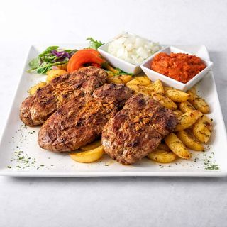 Svinjski vrat s pekarskim krumpirom