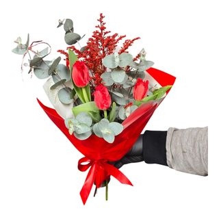 3 lalele rosii si solidago de martisor