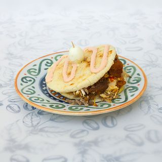 Arepa Rellena carne, pollo o mixta