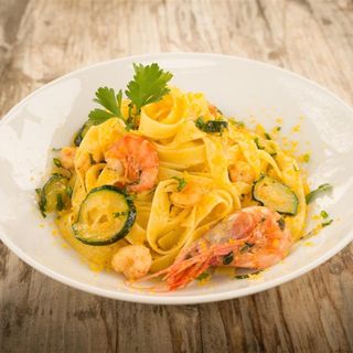 Tagliatelle cu zucchini si gamberetti
