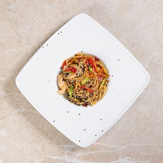 Лапша удон з курочкою та овочами (250 г)