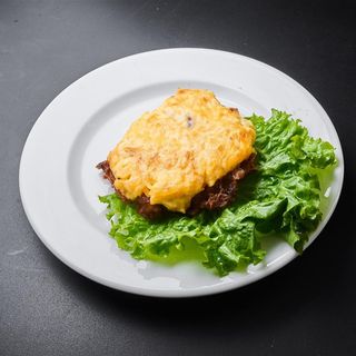 Отбивная из говядины с помидорами и сыром