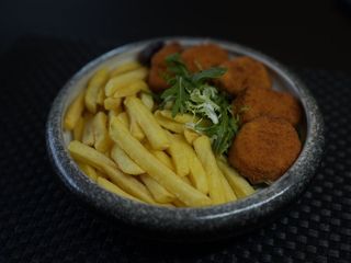 Курячі нагетси з картоплею фрі (270g)