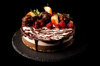 Tort ciocolatǎ şi vișine