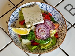 ОВОЧЕВИЙ САЛАТ з грецьким сиром (345g)