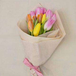 Buchet 11 lalele multicolore Kraft