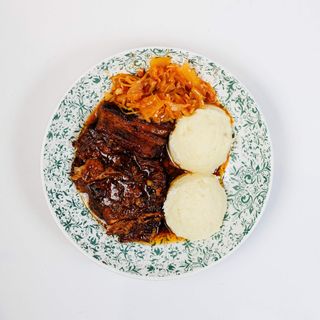 Podušena teletina s pireom i kiselim kupusom