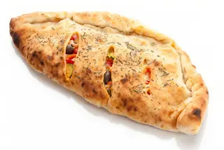 Calzone crudo, funghi e mozzarella