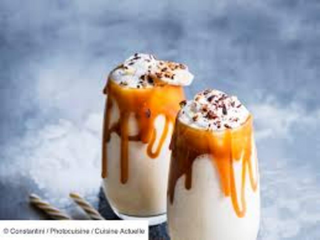 Milkshake cu banane si caramel sarat
