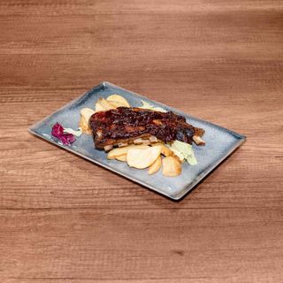 MENIU - COASTE LA CUPTOR CU CARTOFI WEDGES