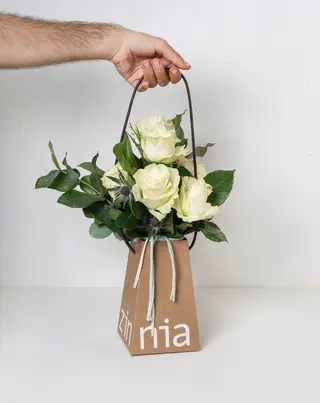Little Bag Six White Roses