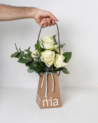 Little Bag Six White Roses